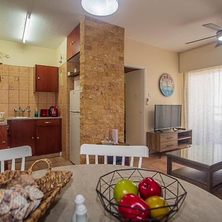 Central, By Sea, Seaview, Renovated 1 Bedroom Flat Lárnaca Exterior foto
